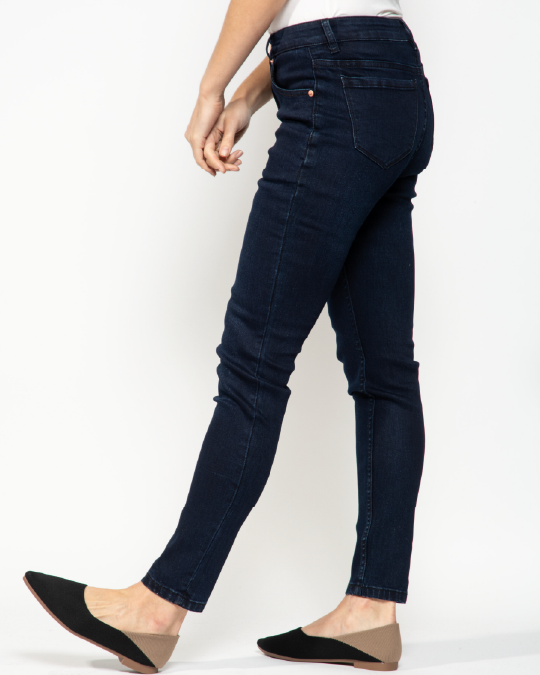 THE CORE DENIM JEANS IN DARK WASH