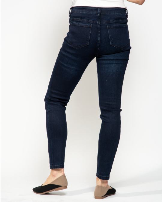 THE CORE DENIM JEANS IN DARK WASH